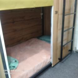 Кровать в 8-местном общем женском номере (без окна) (общие удобства)