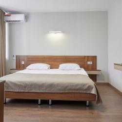 Номер комфорт с 2 двуспальными кроватями