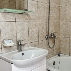 Комната стандарт с 1 односпальной и 1 двуспальной кроватью