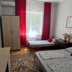 Комната стандарт с 2 односпальными и 1 двуспальной кроватью