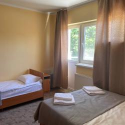 Стандарт с одной односпальной и одной двуспальной кроватями