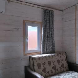 Коттедж эконом с 1 двуспальной кроватью и двухъярусной кроватью