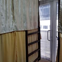 Верхняя кровать в 6-местном общем женском номере (удобства на этаже)