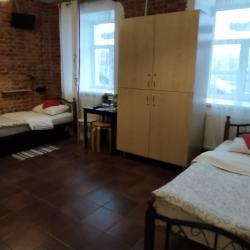 Кровать в 4-местном общем женском номере
