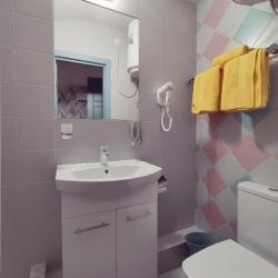 Номер стандарт семейный с 1 двуспальной кроватью (мансарда)