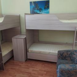 Кровать в 8-местном мужском номере