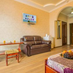 ART HOUSE HOTEL (Арт Хаус) — 71032805a93efb3437ba5dd374ce2770