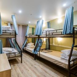 Кровать в 8-местном общем номере