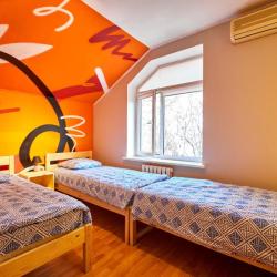 3-местный номер стандарт Orange (мансарда, общие удобства)