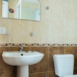 Номер полулюкс с 2 односпальными кроватями и кондиицонером