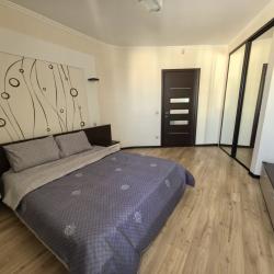 Фото Отель Бoльшая 3-x комнaтнaя кваpтира в центре города