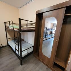 Кровать в 12-местном общем номере