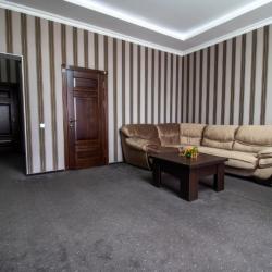 Номер полулюкс с 1 двуспальной кроватью