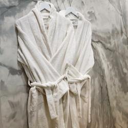 4-местный номер делюкс с 1 двуспальной кроватью