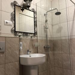 Номер стандарт комфорт с 1 двуспальной кроватью (мансарда)