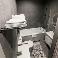 Фото Отель BarnHouse Village (БарнХаус Виллэдж)