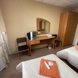 Номер эконом с 2 односпальными кроватями (удобства на блок)