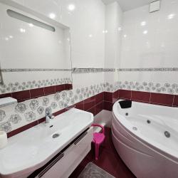 Фото Отель Просторная трехкомнатная квартира с видом на море!