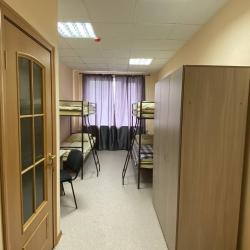 Кровать в 4-местном общем женском номере