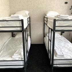 Кровать в 6-местном общем номере