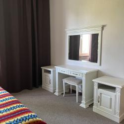 Номер полулюкс комфорт с 1 двуспальной кроватью