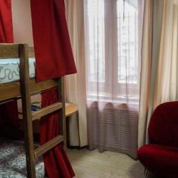 Кровать в 6-местном общем номере