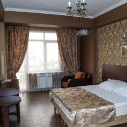 Стандарт с балконом и видом на город (с завтраком)