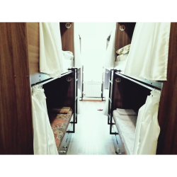 Кровать в 8-местном общем женском номере