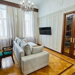 Фото Отель FlatStay Достоевского 38 | 3шка на 8 человек в Петербургском стиле