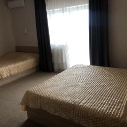 Номер стандарт семейный с 2 двуспальными кроватями