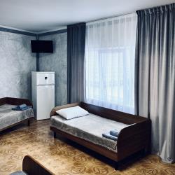 4-местный номер комфорт с 2 односпальными и 1 двуспальной кроватью