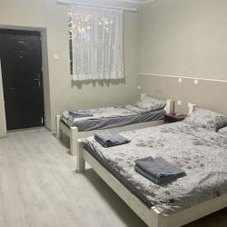 Номер стандарт семейный с 2 односпальными и 1 двуспальной кроватью