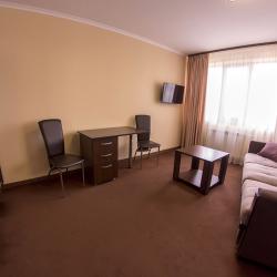 Номер полулюкс с 1 двуспальной кроватью