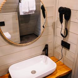 4-местный 1-комнатный коттедж премиум с 1 двуспальной кроватью