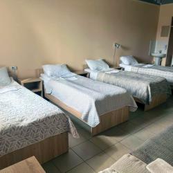 Кровать в 6-местном общем номере