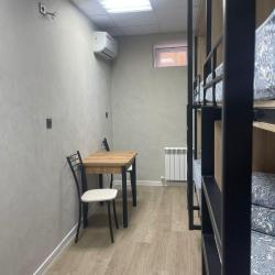 Кровать в 8-местном общем женском номере