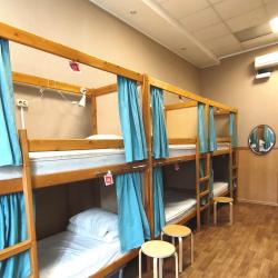 Кровать в 10-местном общем мужском номере