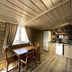 2-комнатный коттедж стандарт №2 с 2 двухъярусными кроватями и диваном-кроватью