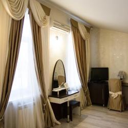 Номер люкс улучшенный с 1 двуспальной кроватью