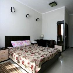 Номер стандарт с 1 двуспальной кроватью