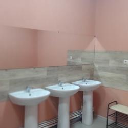 Кровать в 16-местном общем мужском номере