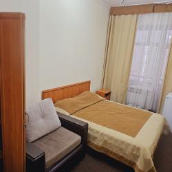 Номер стандарт с 1 двуспальной кроватью и креслом