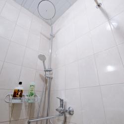 Номер улучшенный семейный с 2 односпальными и 1 двуспальной кроватью