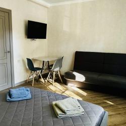 Комната стандарт с 1 двуспальной кроватью и диваном