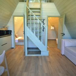 4-местный 2-комнатный коттедж премиум с 2 двуспальными кроватями