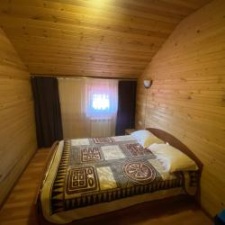 Номер эконом стандарт с 1 двуспальной кроватью (мансарда)