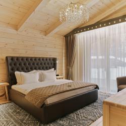 Шале Фэмили