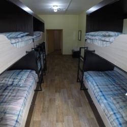 Кровать в 6-местном общем номере