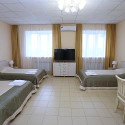 Номер стандарт семейный с 2 односпальными и 1 двуспальной кроватью