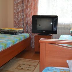Номер стандарт с 4 односпальными кроватями (удобства на этаже)